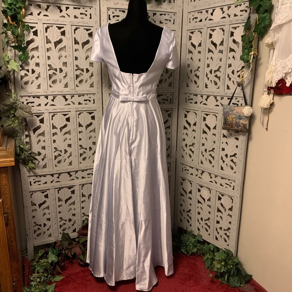 ALFRED ANGELO SATINY SMOOTH LIGHT SILVER SHORT SLEEVE LONG FORMAL DRESS - Picture 10 of 10